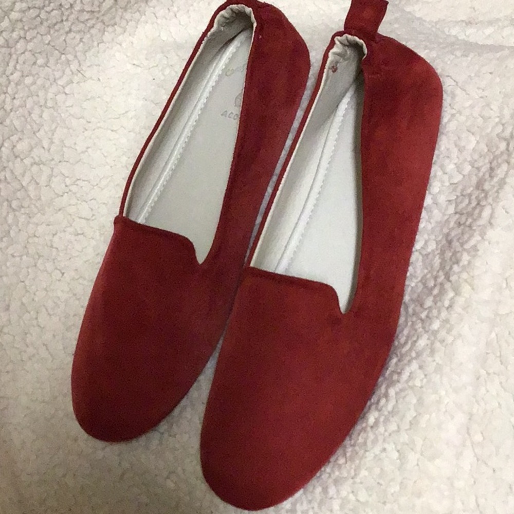 NEIMAN MARCUS BY ACORN RED SUEDE FLATS W10